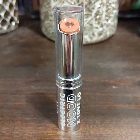 ELF Other - Elf x Tove Lo lip balm